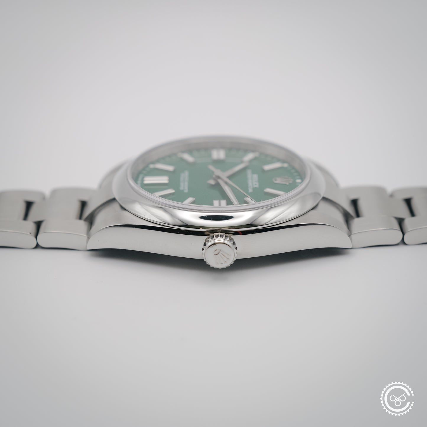Rolex — Oyster Perpetual 41 - 124300 - 2025 — Full Set (Box & Card)