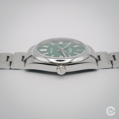 Rolex — Oyster Perpetual 41 - 124300 - 2025 — Full Set (Box & Card)