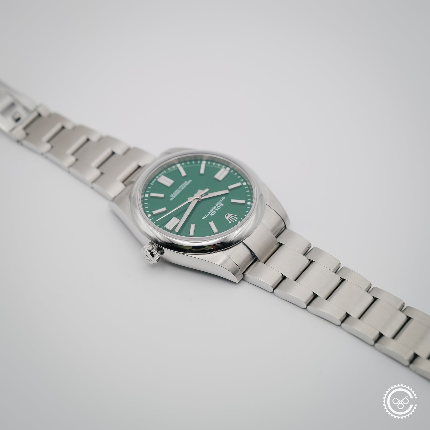 Rolex — Oyster Perpetual 41 - 124300 - 2025 — Full Set (Box & Card)