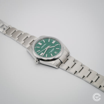 Rolex — Oyster Perpetual 41 - 124300 - 2025 — Full Set (Box & Card)